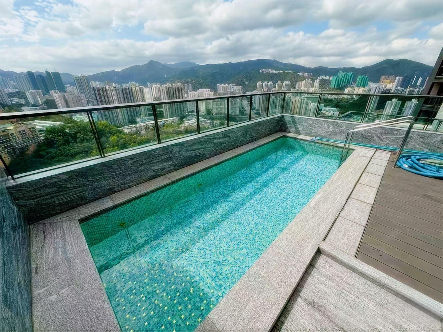 瓏珀山 會所設施 25米室內恆溫泳池 專業健身室